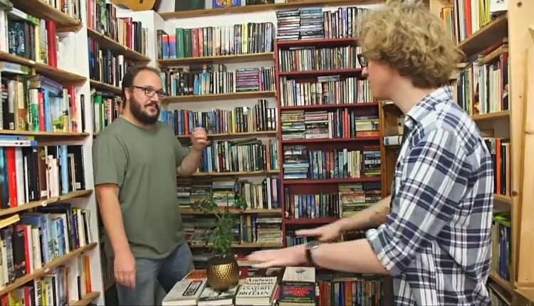 Мужчина выиграл в лотерею книжный магазин