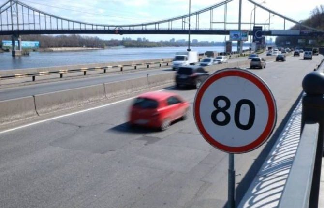 В Киеве на ряде дорог увеличили максимально разрешенную скорость