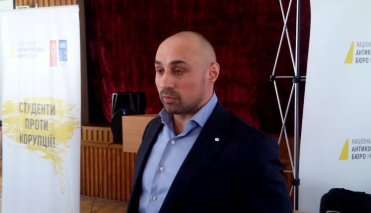 Замглавы НАБУ Анатолий Новак получил 141 тысячу гривен на оздоровление