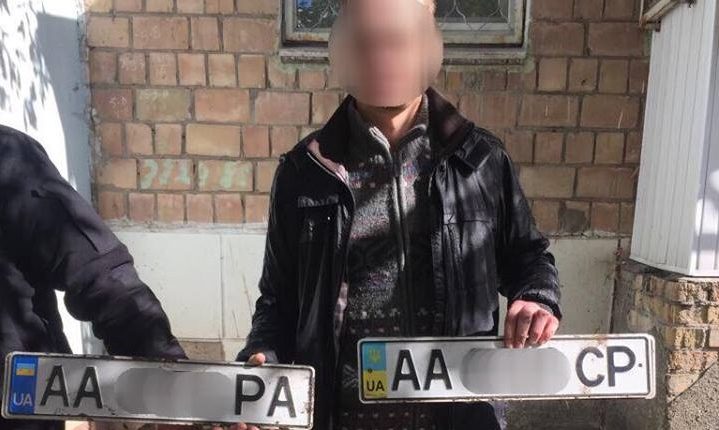 На Оболони киевлянин похитил сотню автономеров