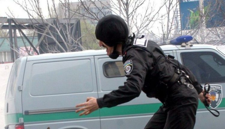 Под Киевом двое злоумышленников напали на инкассаторов и украли деньги