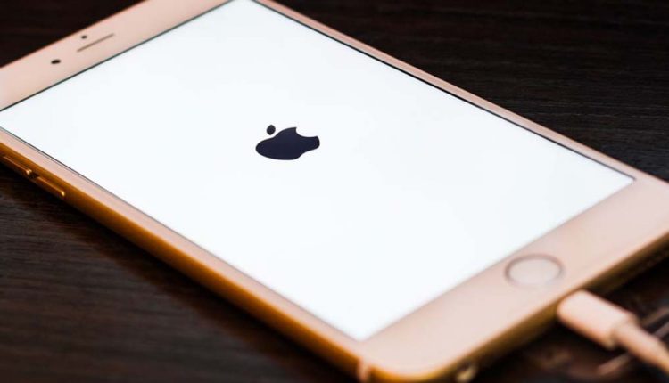 iPhone X загорелся во время зарядки оригинальным устройством