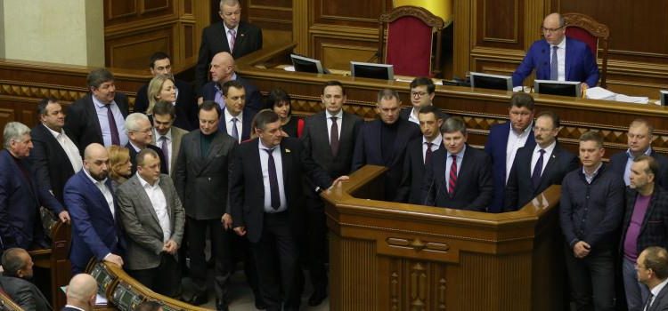Михаил Подоляк: «Они явно хотят узнать, что такое толпа, штурмующая их дома»