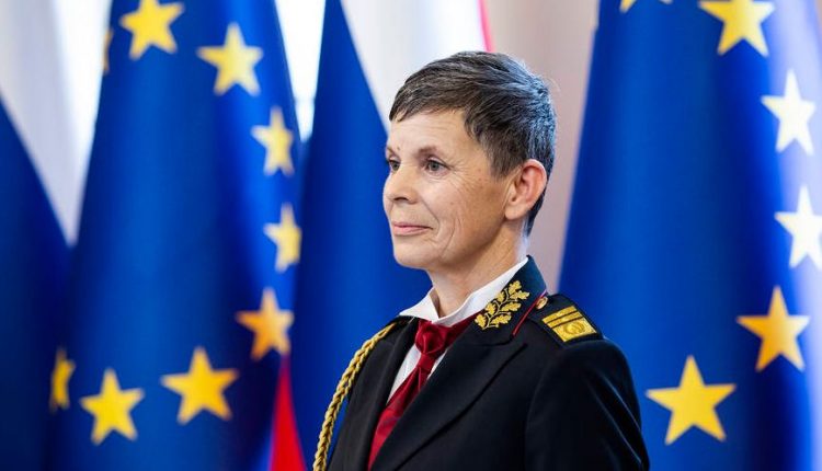 Впервые в истории женщина возглавила армию