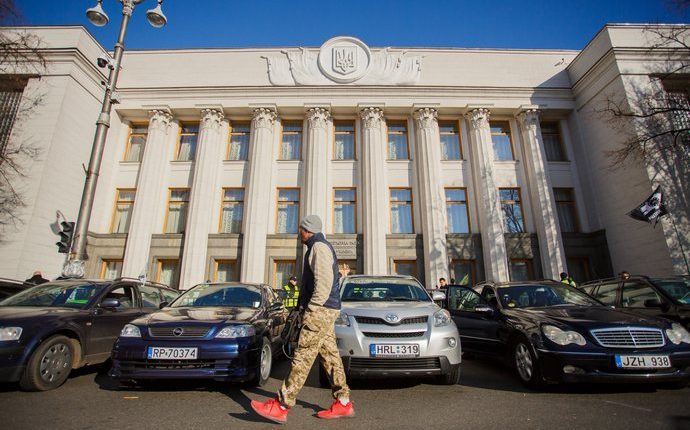Рада снизила акцизы на растаможку автомобилей
