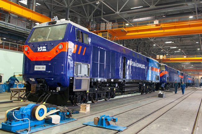 Первый тепловоз General Electric повез железную руду на меткомбинаты Ахметова