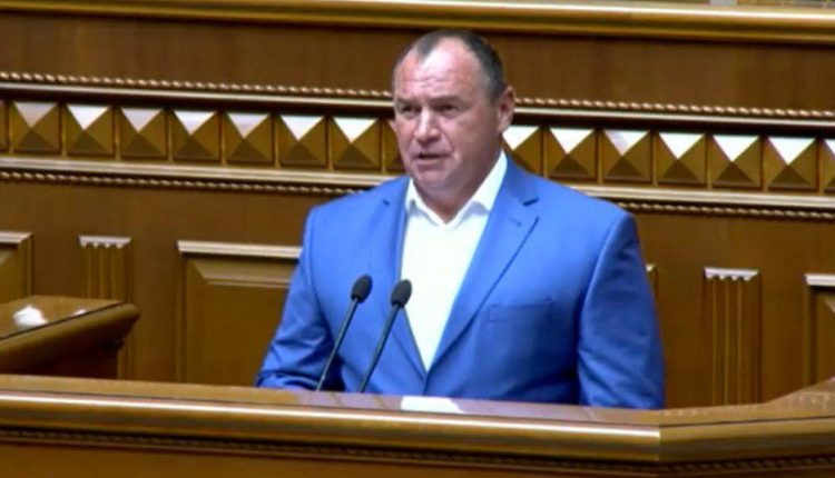 Нардеп Александр Гулак с женой хранят наличными 1,1 млн гривен