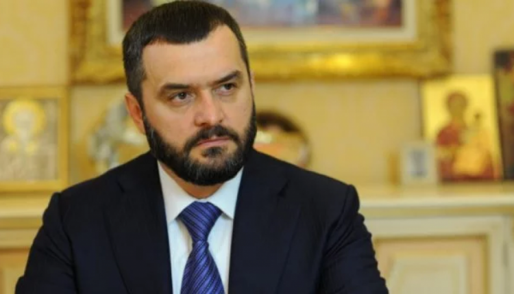 Печерский суд снял арест с недвижимости экс-главы МВД Захарченко