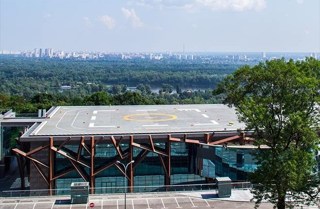 Голосеевский суд отобрал у АРМА вертолетную площадку Януковича