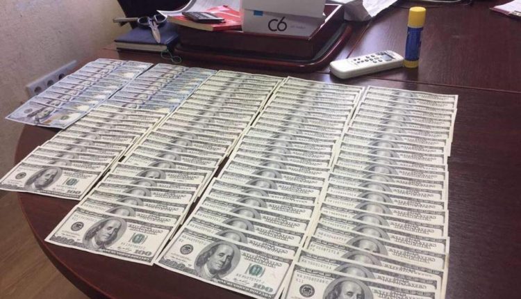В Киеве судят адвоката, пытавшегося подкупить прокурора за $30 тысяч