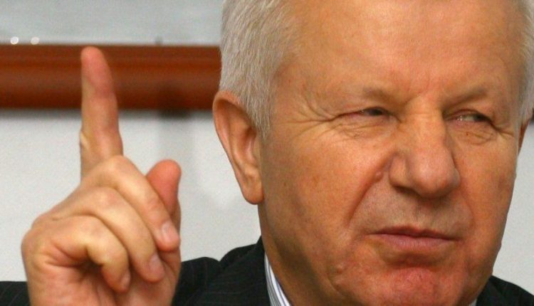 Мороз просит не считать его кандидатом на пост президента, но остается в бюллетене