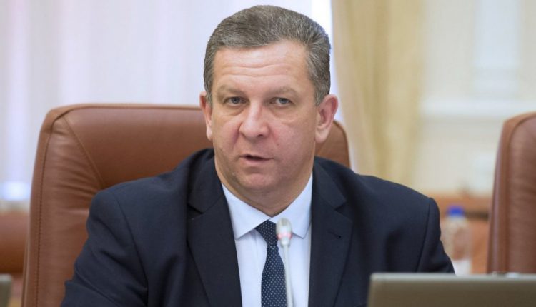 Стала известна февральская зарплата министра Андрея Ревы