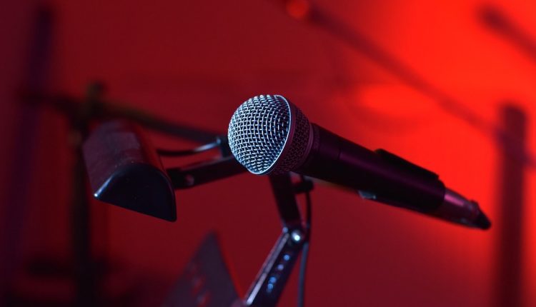 Стало известно, какую музыку слушают кандидаты на пост президента