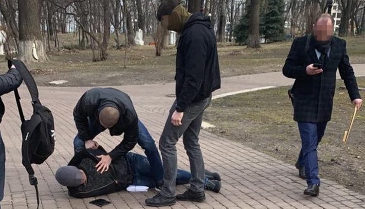 СБУ разоблачило чиновника, вымогавшего $30 тысяч у хозяев киевских ломбардов