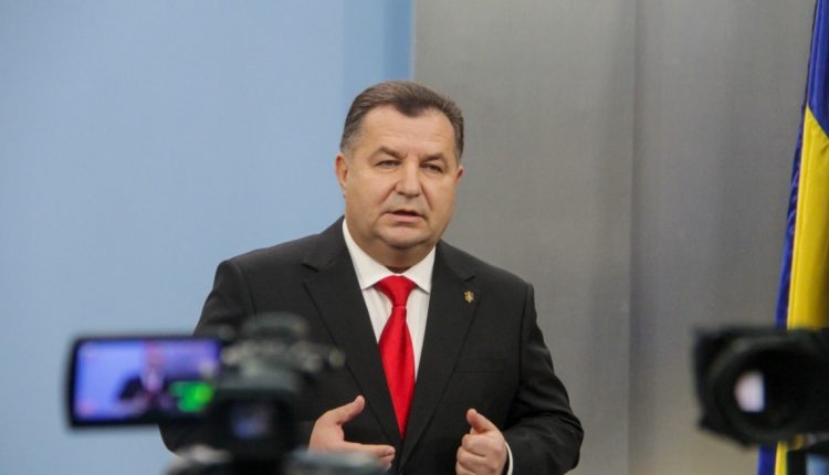 Министр Степан Полторак заработал в марте больше 81 тысячи гривен