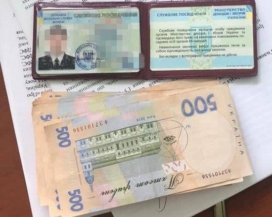 На Киевщине СБУ задержала фискала, вымогавшего у бизнесмена 15 тысяч