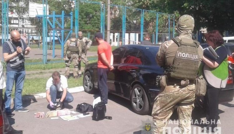 На Оболони пара иностранцев отобрала у киевлянина 600 тысяч гривен