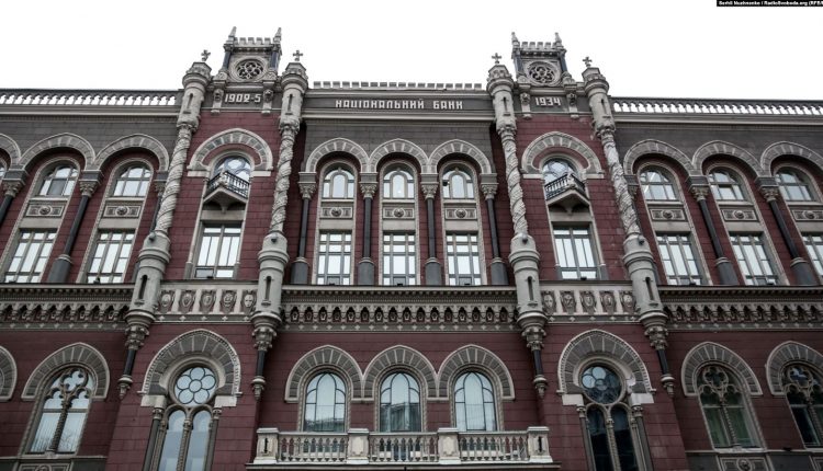 Нацбанк увеличивает покупку валюты на межбанке до $20 млн в день