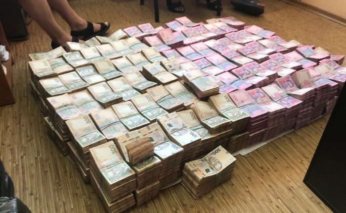 В Киеве СБУ и налоговая изъяли 50 млн у создателей «табачной схемы»