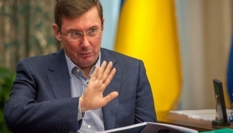 Зеленский вносит в Раду представление об увольнении Луценко