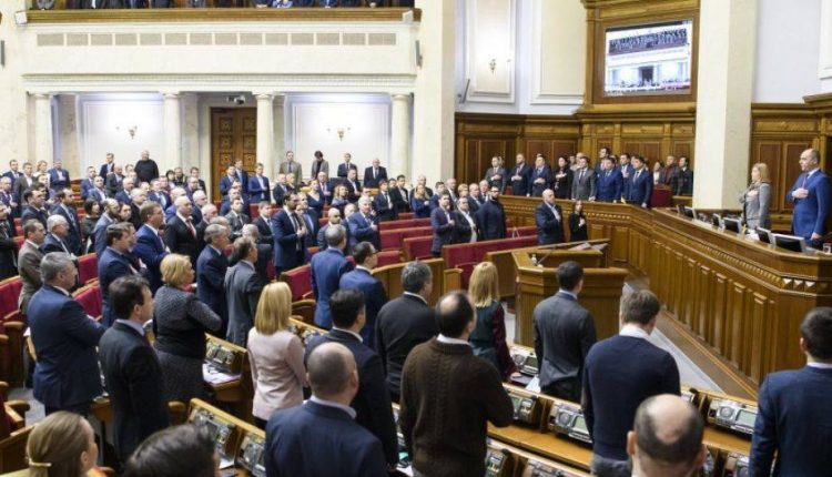 Михаил Подоляк: «Партийное обилечивание»