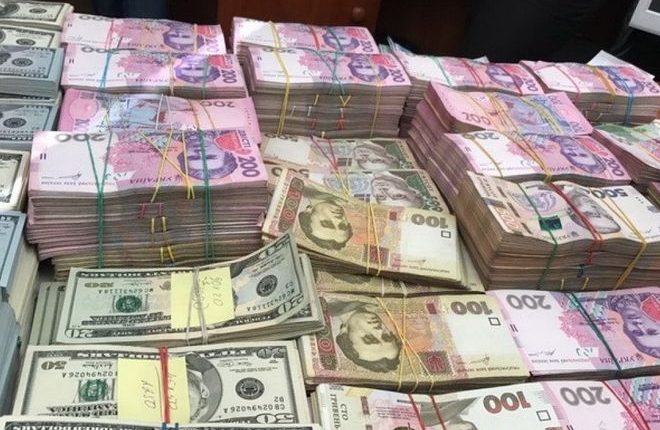 Фискалы ликвидировали конвертцентр с оборотом 200 млн