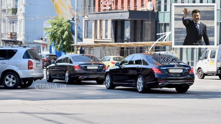 За два черных «мерса» из кортежа президента Зеленского заплатили $1,5 млн