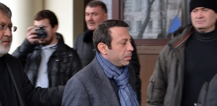 Михаил Подоляк: «Чартеры для беглецов»