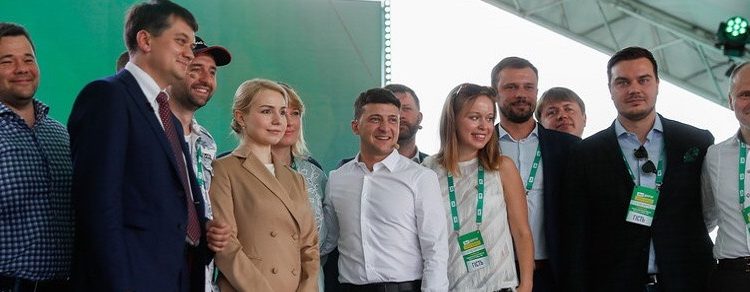Михаил Подоляк: «Социология обозначила первые чёрные метки президенту»