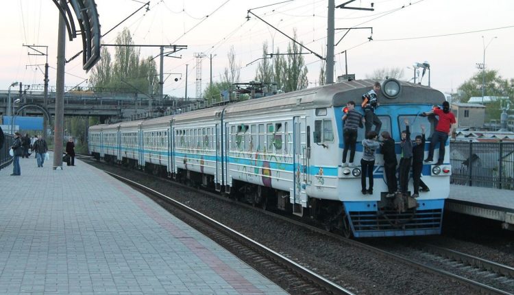 «Укрзализныця» хочет вернуть киевскую городскую электричку и получить 500 млн