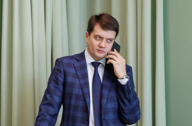 Разумков заявил, что нардепы завтра проголосуют за снятие неприкосновенности