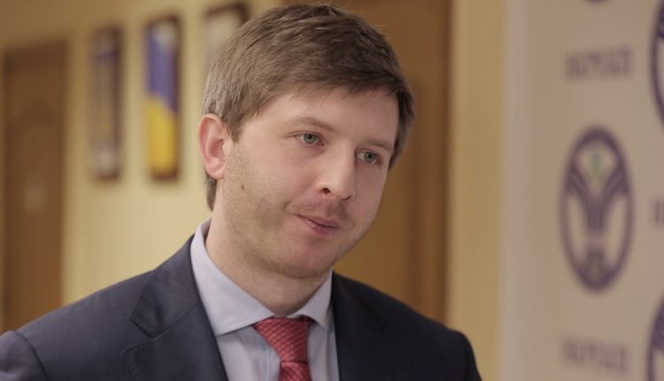 Суд разрешил задержать бывшего главу НКРЭКУ Дмитрия Вовка