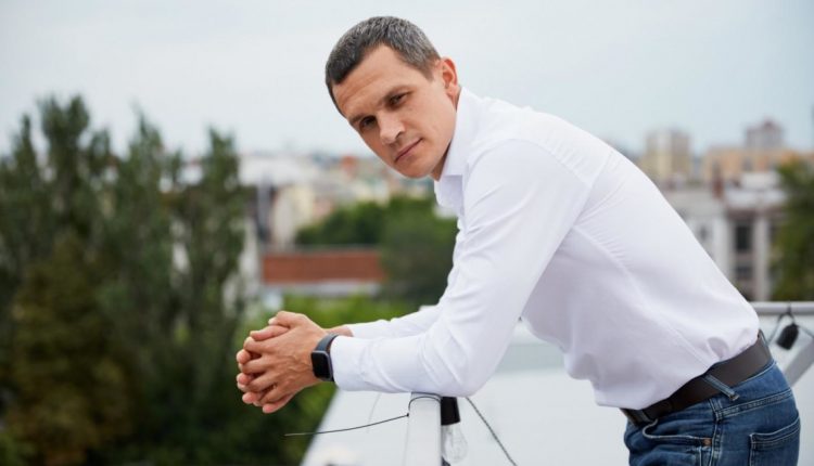 Нардеп Алексей Кучер задекларировал 77 биткоинов и $87 тысяч наличными