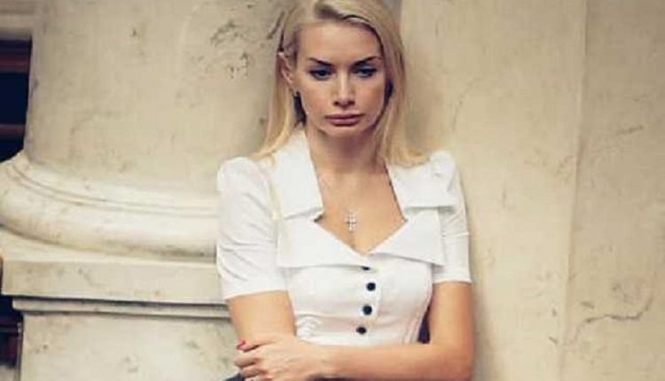 Нардеп Ирина Аллахвердиева пришла в Раду с новым айфоном стоимостью более 40 тысяч