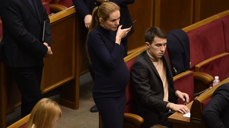 «Слуга народа» утверждает, что во фракции «прессуют» даже беременных