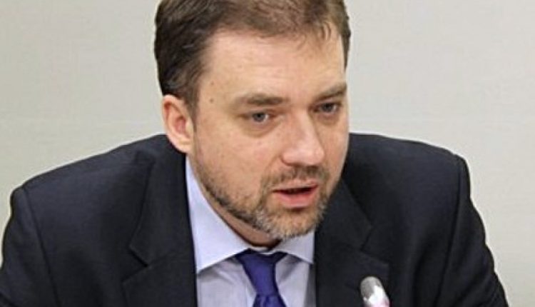 Министр обороны заработал за месяц меньше 19 тысяч гривен