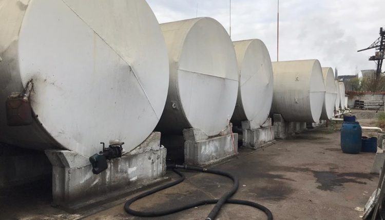 В Киеве налоговики прикрыли две подпольные нефтебазы