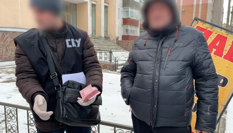 Депутата облсовета подозревают в вымогательстве откатов у бизнесменов
