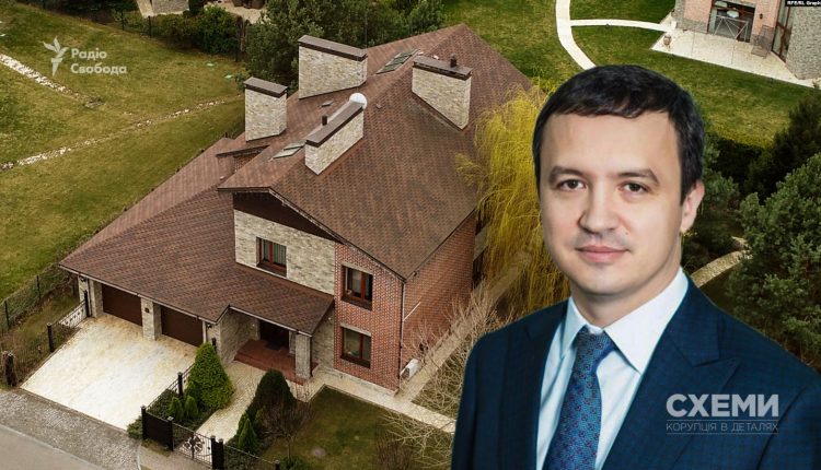 Министр экономики не задекларировал имение под Киевом и квартиру жены в Москве
