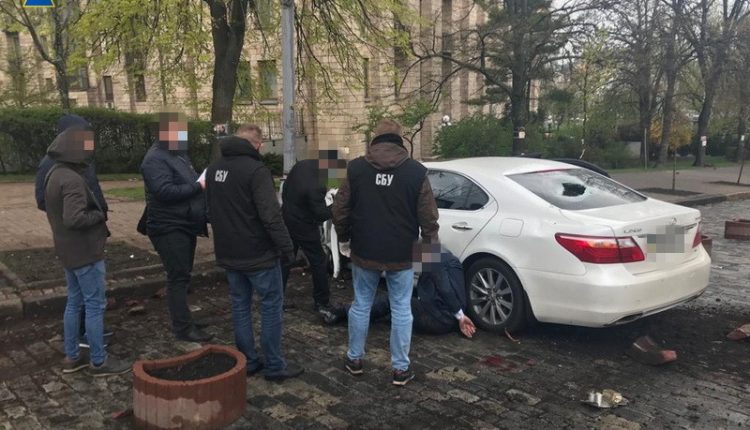 СБУ задержала фейкового сотрудника Кабмина, торговавшего высокими должностями