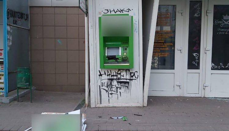 В Харькове взорвали банкомат, а в Броварах — отделение банка