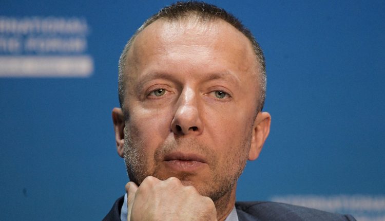 В РФ стало одним миллиардером меньше. Сообщают о самоубийстве