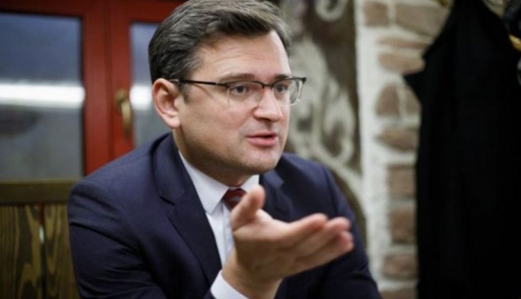 Стала известна апрельская зарплата главы МИДа
