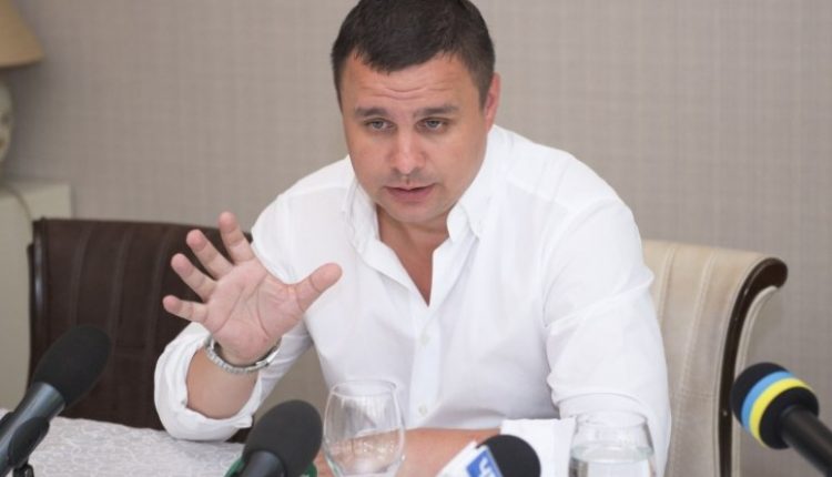 НАБУ зловило Микитася на спробі дати хабар Філатову за будівництво метро поза конкурсом