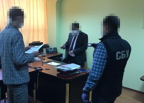 СБУ подозревает экс-руководство Налоговой в «крышевании» конвертцентров