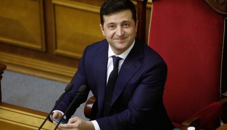 Нардепам напомнили о культуре поведения во время послания Зеленского