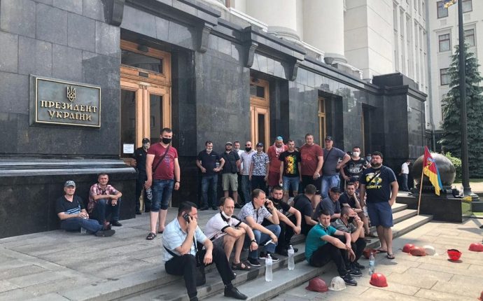 Зеленский пообещал шахтерам разобраться, почему им не платит «Центрэнерго»