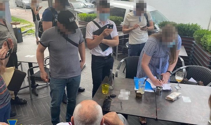 В Киеве СБУ задержала двух арбитражных управляющих, вымогавших сотни тысяч