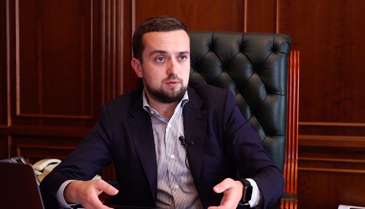 Замглавы Офиса президента рассказал, где взял деньги на дом за $200 тысяч