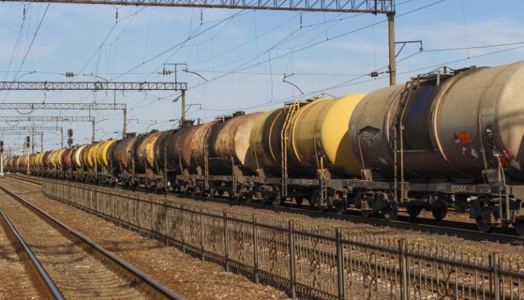 SOCAR будет поставлять в Украину топливо «Роснефти»